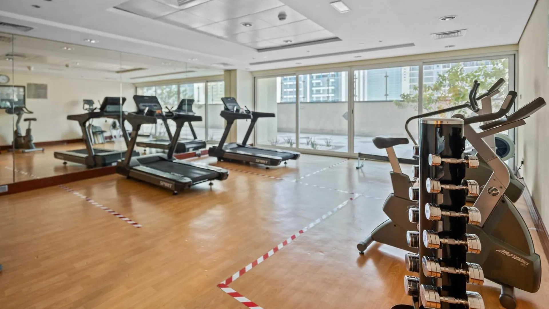 Modern Studio Apartment In Lake View Dubai