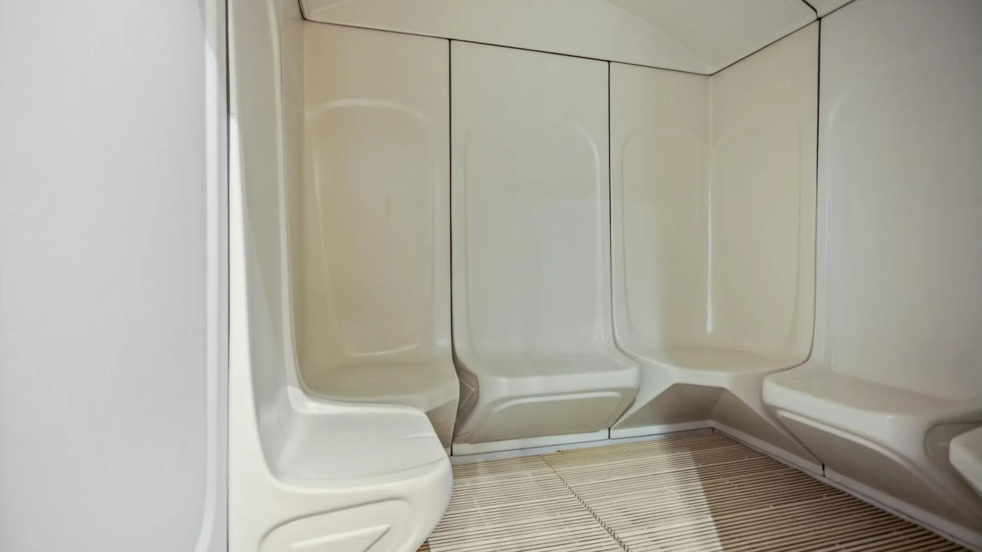 Modern Studio Apartment In Lake View Dubai