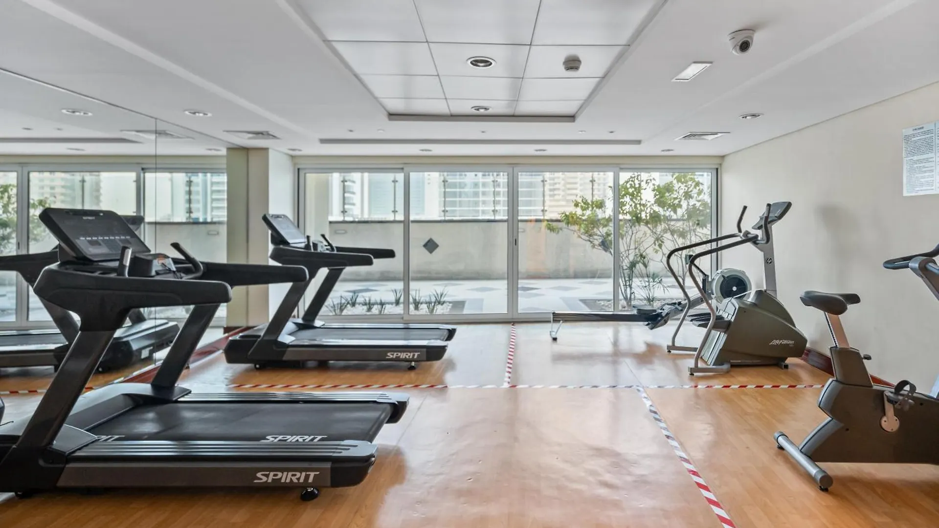 Modern Studio Apartment In Lake View Dubai
