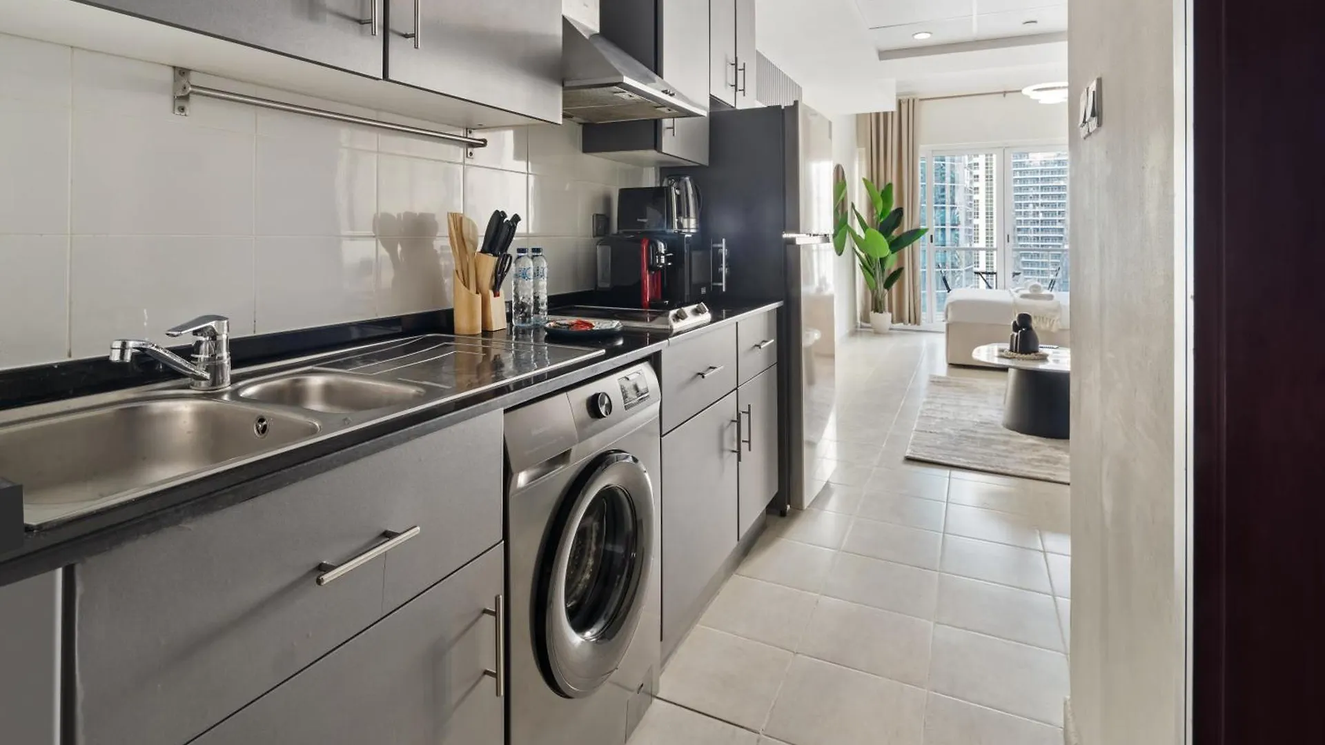 Modern Studio Apartment In Lake View Dubai