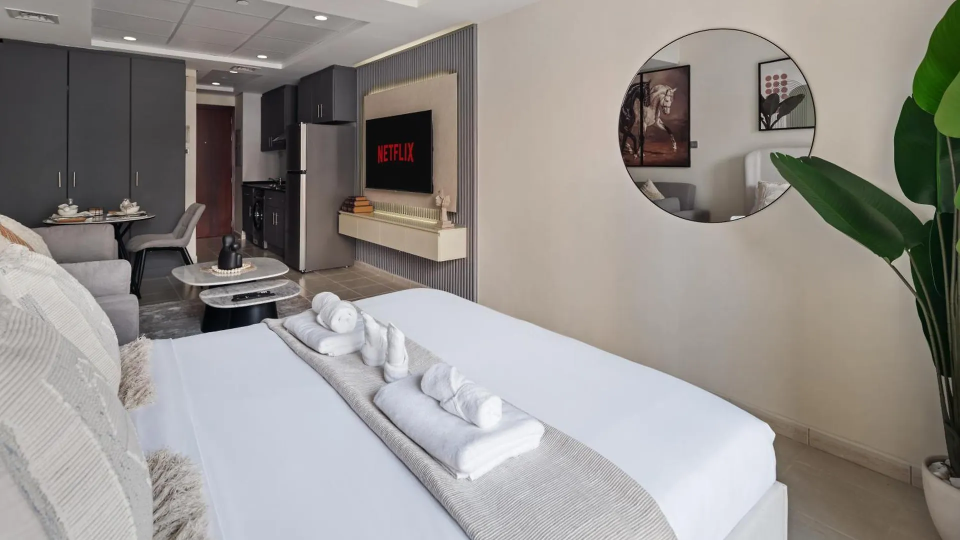 Modern Studio Apartment In Lake View Dubai