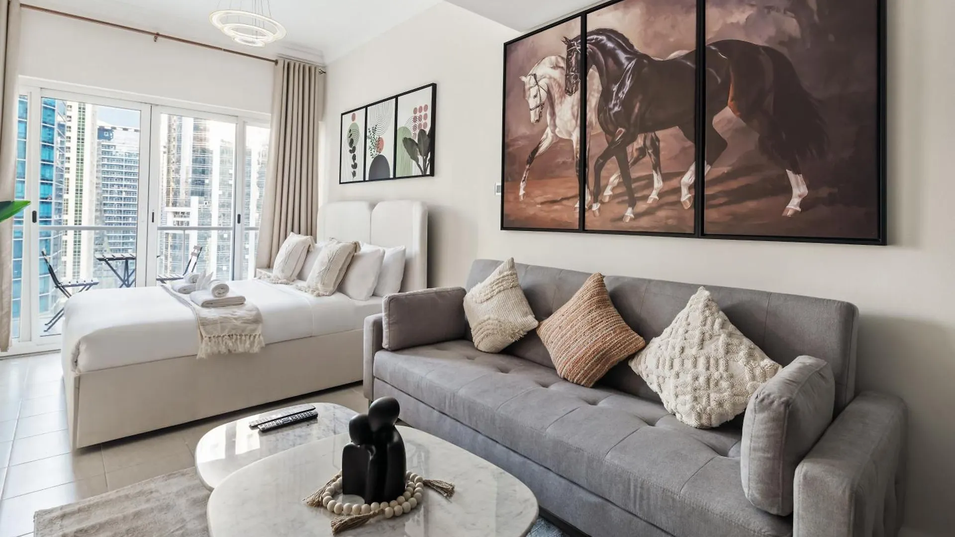 Modern Studio Apartment In Lake View Dubai